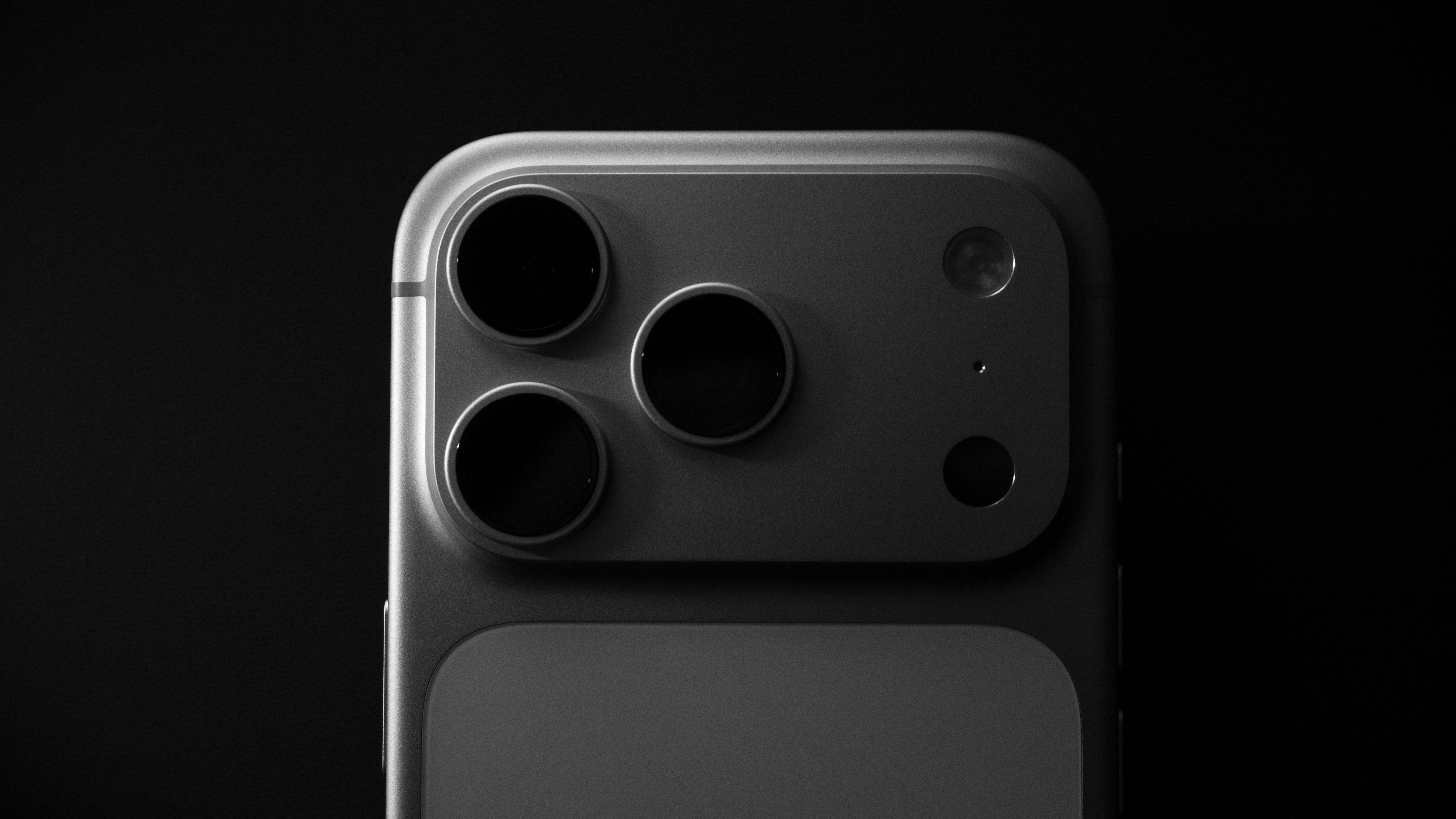 Picture of the iPhone 17 Pro cameras